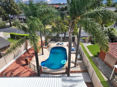 Evies White House Oasis I Pool & Close To Airport - Accommodation Port Macquarie 0