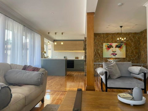 Evies White House Oasis I Pool & Close To Airport - Accommodation Port Macquarie 2