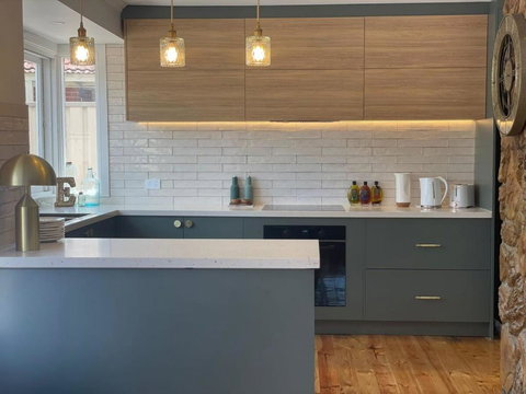 Evies White House Oasis I Pool & Close To Airport - Accommodation Port Macquarie 3