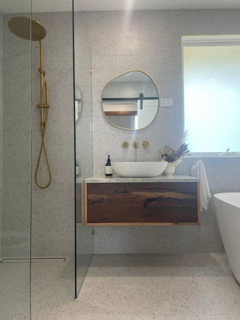 Evies White House Oasis I Pool & Close To Airport - Accommodation Port Macquarie 4