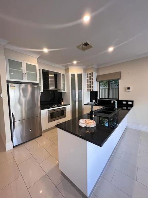 Executive Villa Close To CBD With Spa - Accommodation Port Macquarie 0