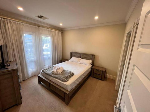 Executive Villa Close To CBD With Spa - Accommodation Port Macquarie 1