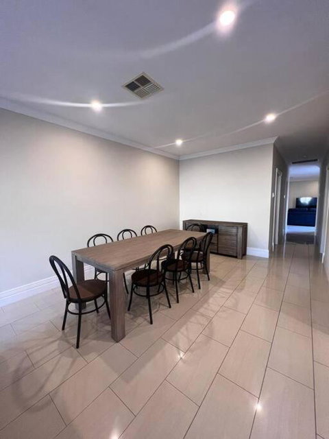 Executive Villa Close To CBD With Spa - Accommodation Port Macquarie 3