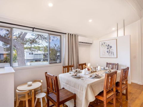 Family Friendly Cozy 4BR House At Annerley - Accommodation Port Macquarie 1