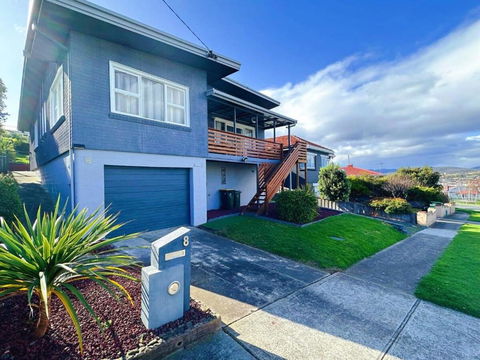 Fonton Blue Holiday Home Close To City And Airport - Accommodation Port Macquarie 0