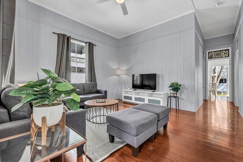 Gabba Central House 3BR2Bath Pets - Accommodation Port Macquarie 2
