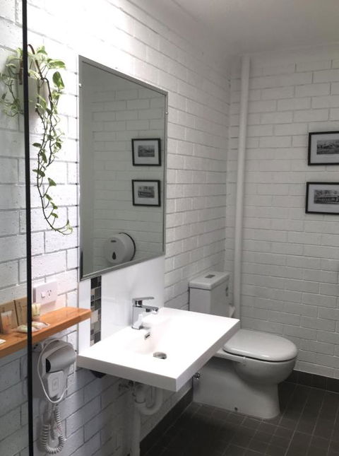 Gin Gin Village Motor Inn Motel QLD - Accommodation Port Macquarie 4