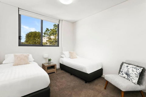 GLAD3 Gladesville Getaway Bright & Contemporary - Accommodation Port Macquarie 2