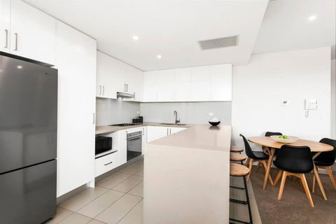 GLAD3 Gladesville Getaway Bright & Contemporary - Accommodation Port Macquarie 4
