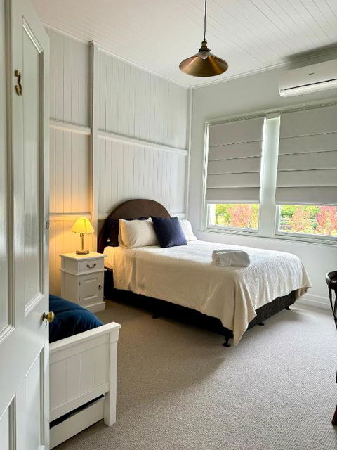 Grand Old Crow Hotel - Accommodation Port Macquarie 0