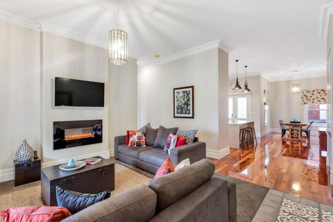 Grandview Accommodation - The Flaxley Apartments - Accommodation Port Macquarie 3