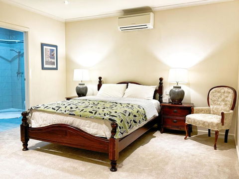 Granny Unit Self Contained Double Storage WIFI POOL PARKING - Accommodation Port Macquarie 4