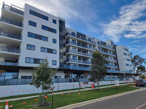Gungahlin Center-1 Bedroom New Stylish Unit - Accommodation Port Macquarie 0