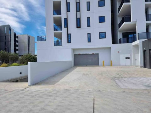 Gungahlin Center-1 Bedroom New Stylish Unit - Accommodation Port Macquarie 3