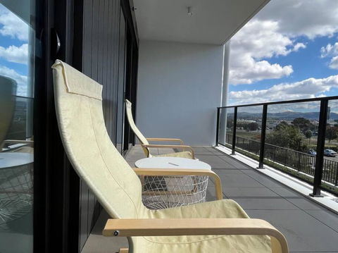 Gungahlin Center-1 Bedroom New Stylish Unit - Accommodation Port Macquarie 4