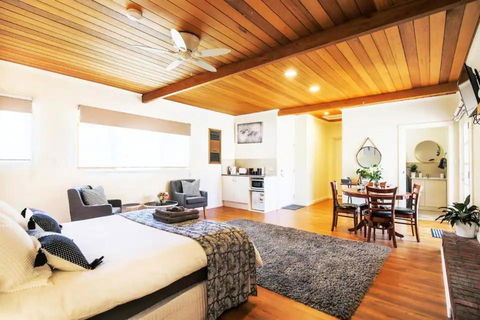 Hahndorf Lodge Pioneer Suite - Main Street Hahndorf On Site Secure Parking - Accommodation Port Macquarie 2