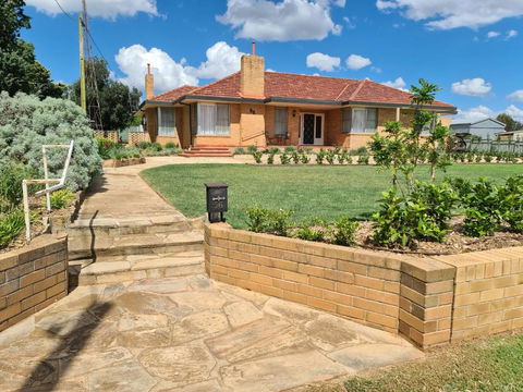 Harden Golfers Rest Accommodation - Accommodation Port Macquarie 0