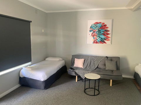 Hello Adelaide Motel And Apartments - Accommodation Port Macquarie 2