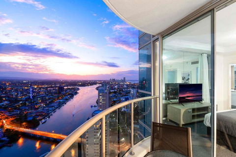 HIGH FLOOR GUARANTEE - 3 Bedroom Plus Study Apartments At Chevron Renaissance - Self Contained & Privately Managed - Wow Stay - Accommodation Port Macquarie 0