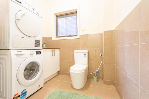 Hidden Gem - 3 Bedroom Townhouse In Heidelberg West - Accommodation Port Macquarie 3