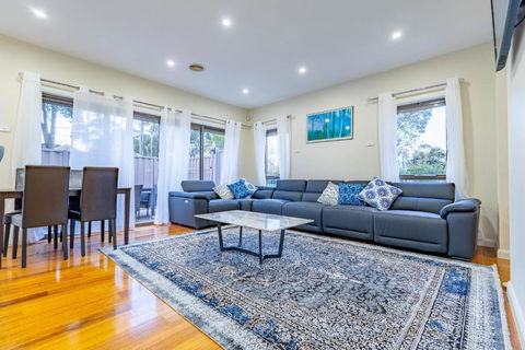 Hidden Gem - 3 Bedroom Townhouse In Heidelberg West - Accommodation Port Macquarie 2