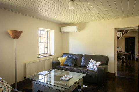 Historic Sandstone Ross Farmhouse - Accommodation Port Macquarie 3