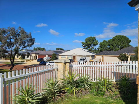 House In Ellenbrook - Accommodation Port Macquarie 3