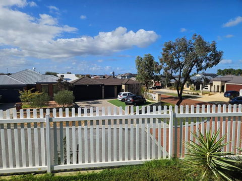 House In Ellenbrook - Accommodation Port Macquarie 2