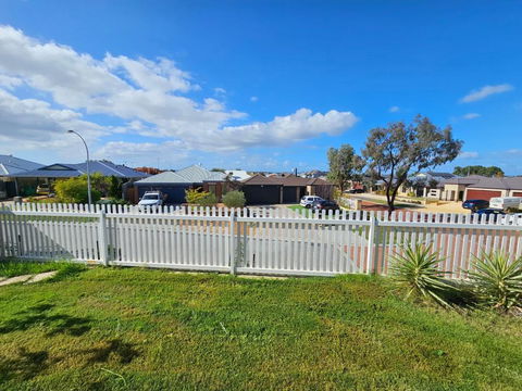 House In Ellenbrook - Accommodation Port Macquarie 1
