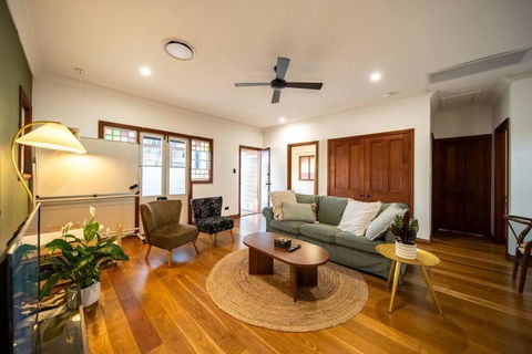 House Of Fairy Wren -Charming Queenslander Cottage Mins Drive To Brisbane CBD And Gabba Stadium! - Accommodation Port Macquarie 0