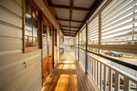 House Of Fairy Wren -Charming Queenslander Cottage Mins Drive To Brisbane CBD And Gabba Stadium! - Accommodation Port Macquarie 1