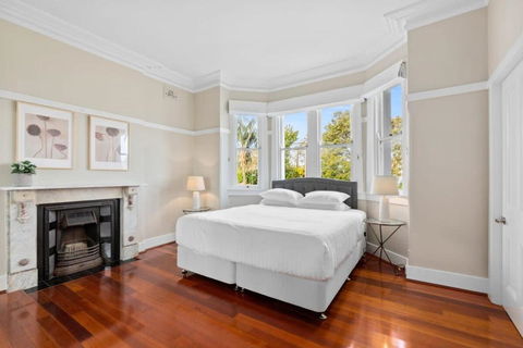 Huge Harbour View Apartment In Historic Home - Accommodation Port Macquarie 2