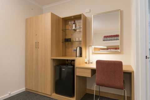 Adelaide Royal Coach - Accommodation Port Macquarie 3