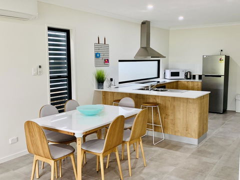 AIRLIE BEACH Delight. Hop, Skip Jump To Everything - Accommodation Port Macquarie 2