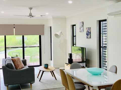 AIRLIE BEACH Delight. Hop, Skip Jump To Everything - Accommodation Port Macquarie 3