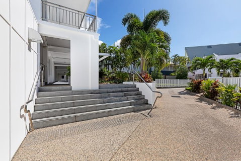 Airlie Beach Hotel - Accommodation Port Macquarie 1