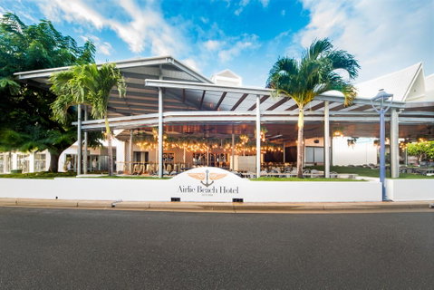 Airlie Beach Hotel - Accommodation Port Macquarie 0