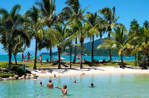 Airlie Beach Magnums - Accommodation Port Macquarie 0