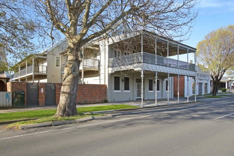Albury Suites - Waterstreet - Accommodation Port Macquarie 1