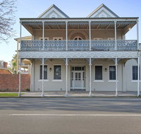 Albury Suites - Waterstreet - Accommodation Port Macquarie