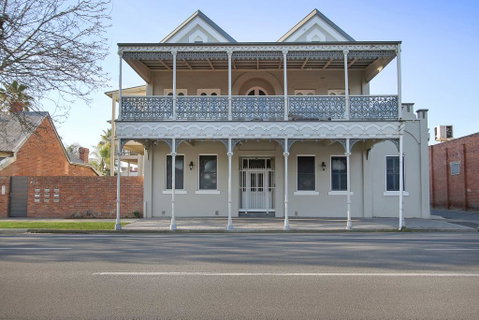 Albury Suites - Waterstreet - Accommodation Port Macquarie 0