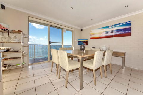 Alcheringa Unit 3 & 4, 32 Sandy Point Road - Accommodation Port Macquarie 3