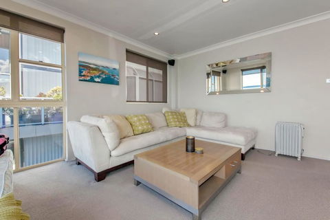 Alcheringa Unit 3 & 4, 32 Sandy Point Road - Accommodation Port Macquarie 1