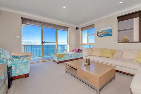 Alcheringa Unit 3 & 4, 32 Sandy Point Road - Accommodation Port Macquarie 0