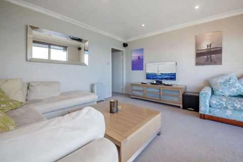 Alcheringa Unit 3 & 4, 32 Sandy Point Road - Accommodation Port Macquarie 2