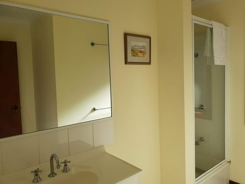 Alkira Inverloch Heights - Accommodation Port Macquarie 2