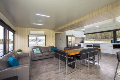 All Seasons Houseboats - Accommodation Port Macquarie 3