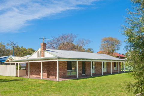 Anchors Away - Accommodation Port Macquarie 0