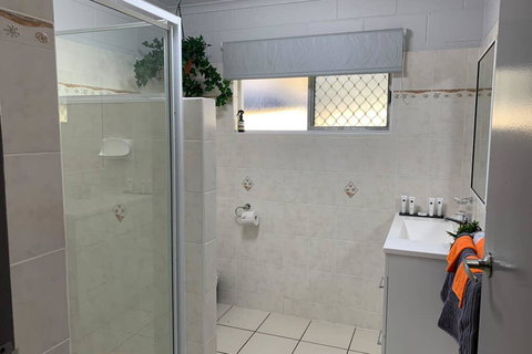 Andergrove Home With A Garden View-Wi-fi & Netflix - Accommodation Port Macquarie 3