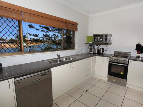 Anjuna 2 - 2 BDRM Budget Stay On Canal - Accommodation Port Macquarie 3